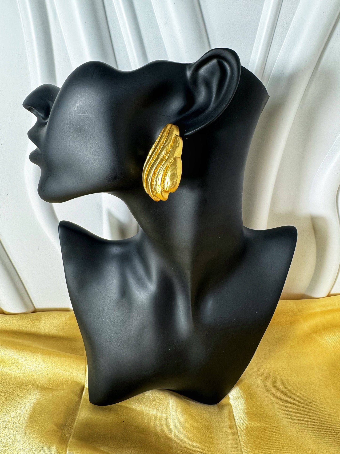 Shell Retro Earrings - The Brand By Teneshia B.