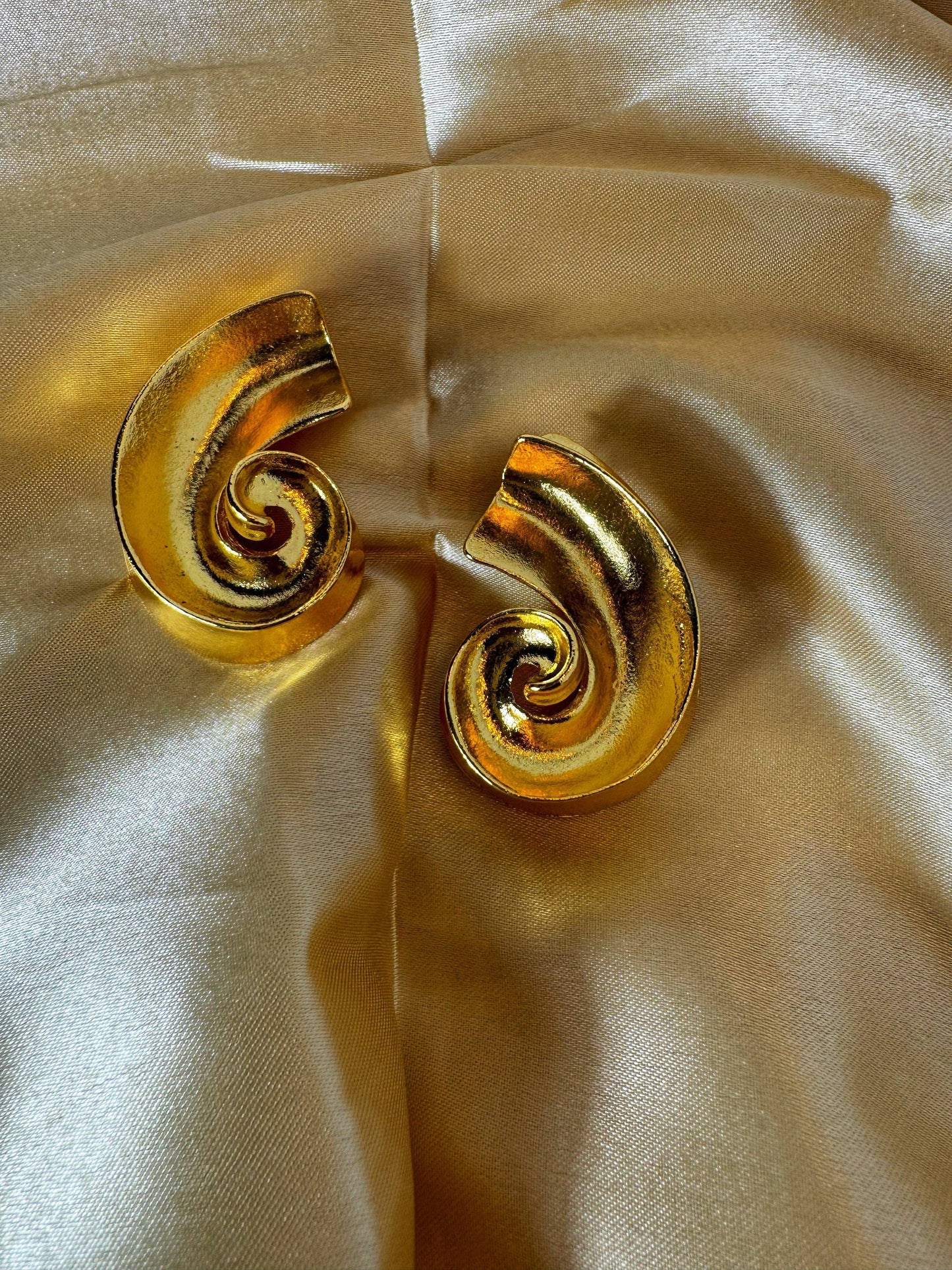 Vintage Chunky Screw Earrings - The Brand By Teneshia B.