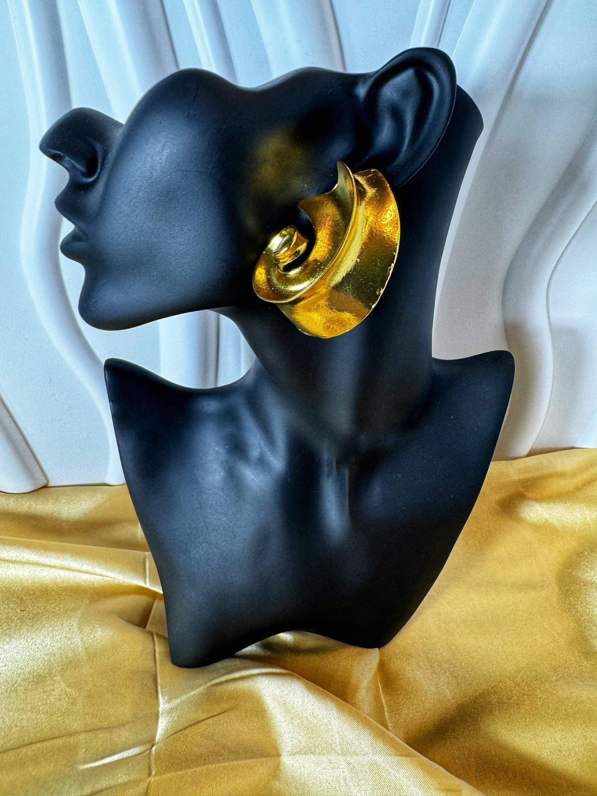 Vintage Chunky Screw Earrings - The Brand By Teneshia B.